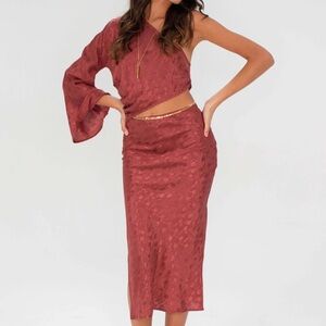 Elegant Burgundy One-Shoulder Skirt